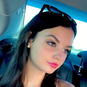 Meet your Posher, Ava